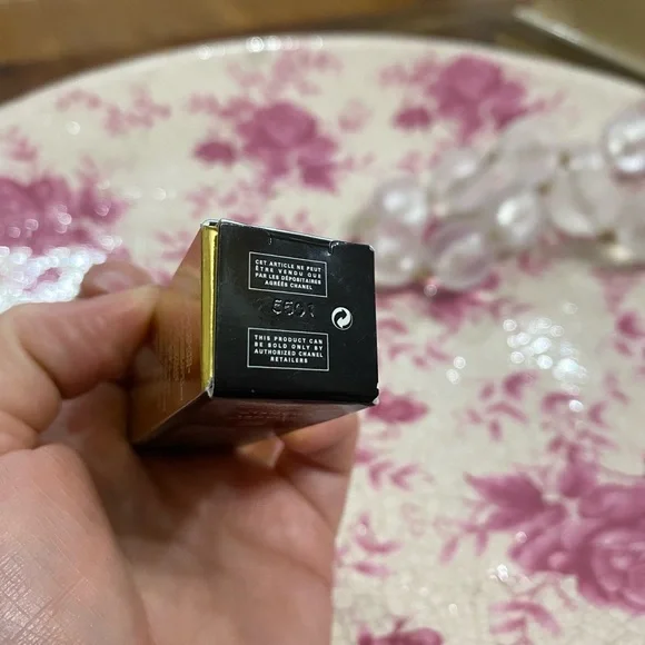 Chanel Rouge Allure Velvet Lipstick - BEIGE RUGISSANT 227 - Picture 5 of 5